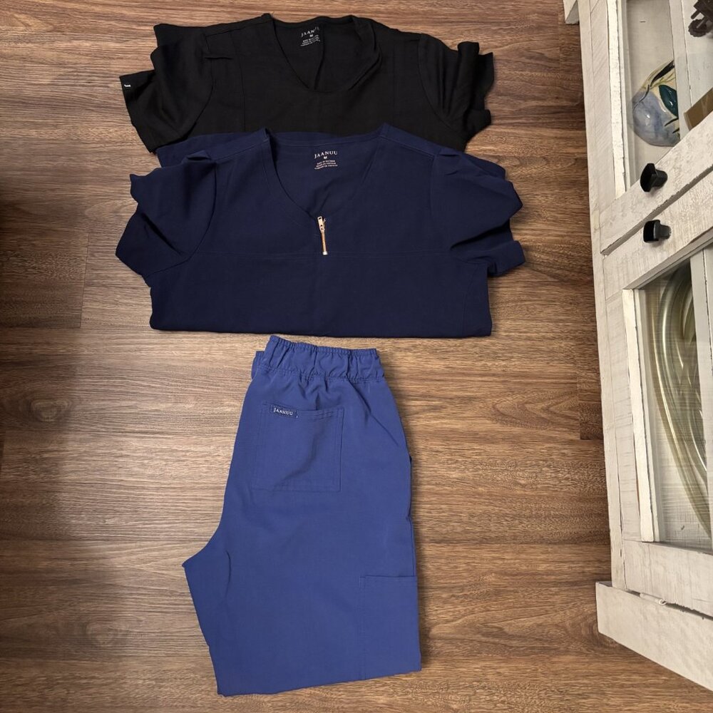 Jaanuu scrubs size medium